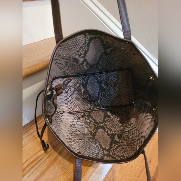Michael Kors Brown Shoulder Bag with  Animal Print Inside - Picture 7 of 7